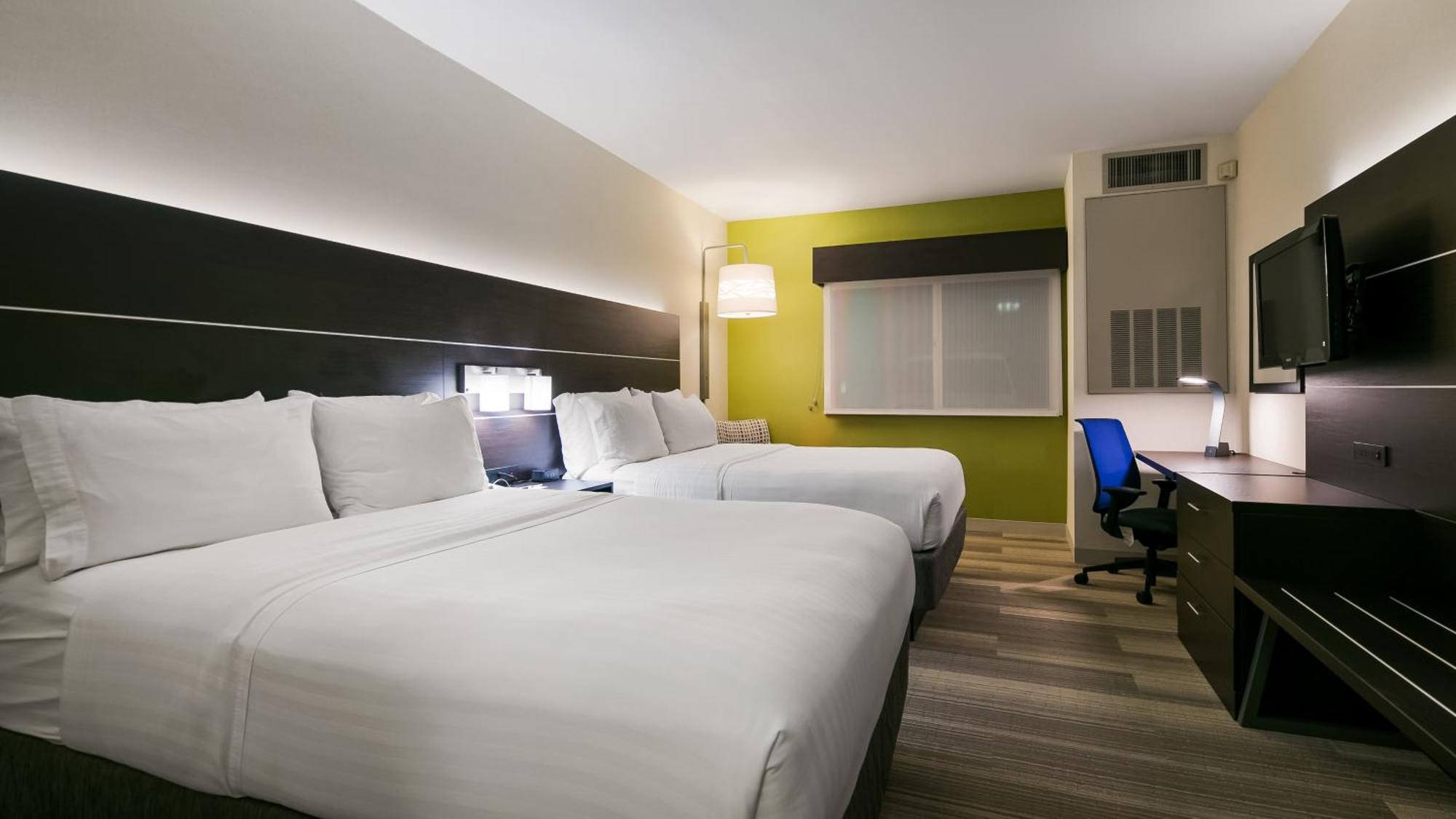 Standard Queen Room Two Queen Beds Communications Mobility Accessible