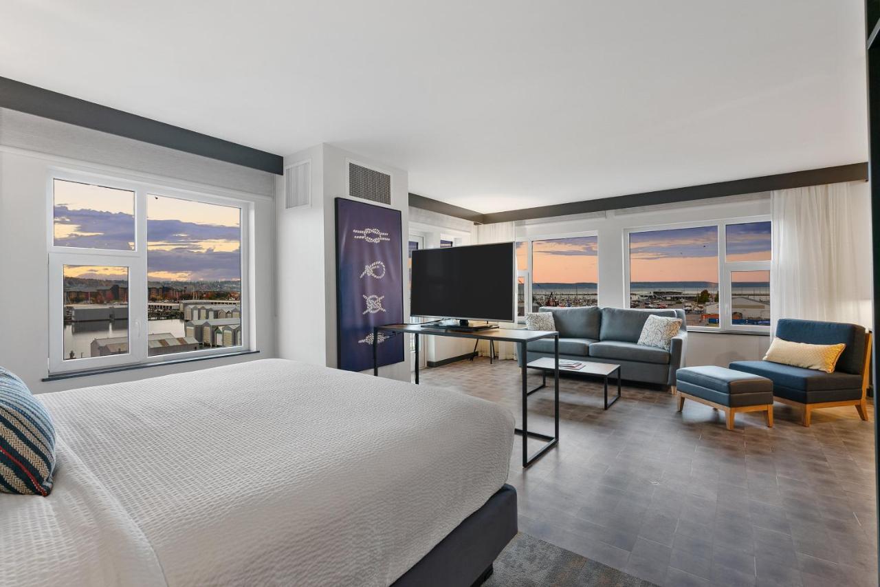 King Suite Water View Non-Smoking